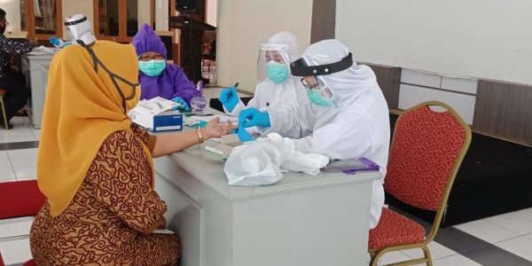 Rapid Test, Seluruh Pegawai Kecamatan Bumiaji “Non Reaktif” Covid-19