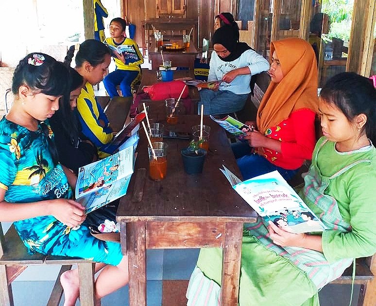 Prihatin Keterbatasan Akses Internet, Pendopo Kembang Kopi “Shofi” ke Pelajar