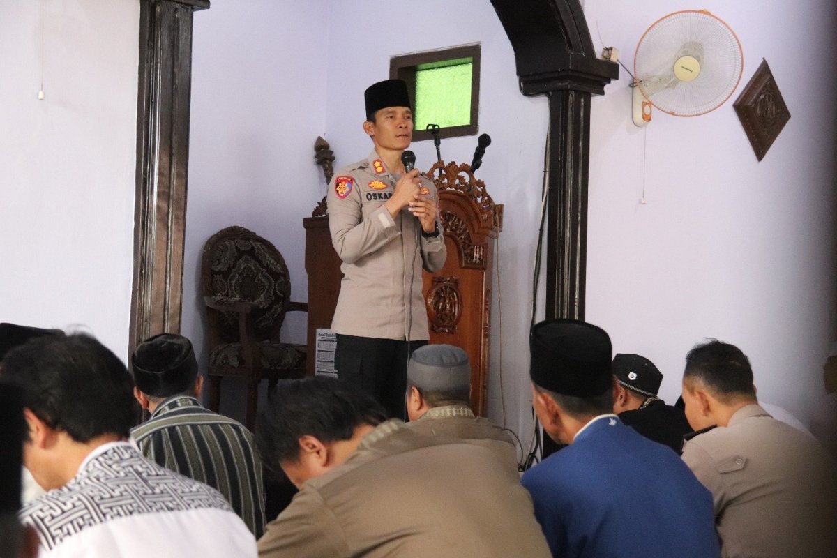Awali Ramadhan, Kapolres Batu AKBP Oskar Melaksanakan Safari Jum’at