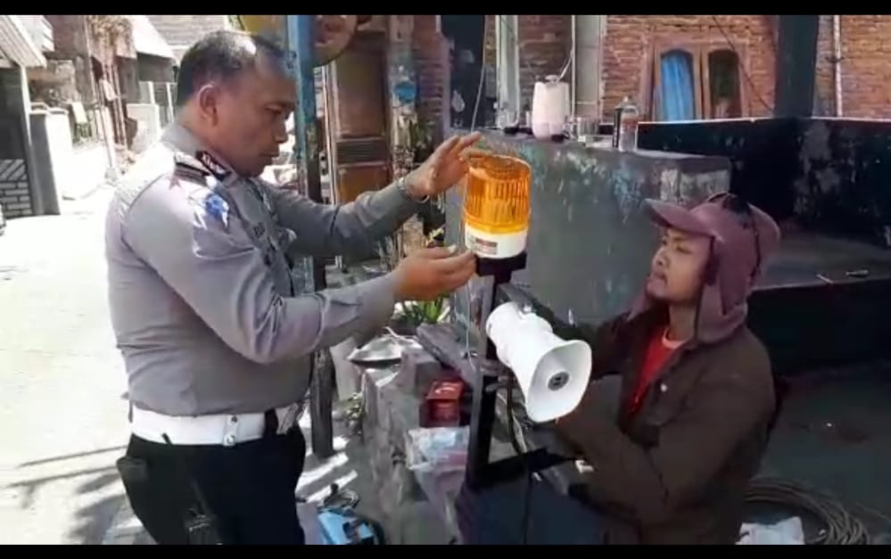 Satlantas Polresta Malang Kota Pasang Sirine dan Rotator di Perlintasan Rel Kereta Api