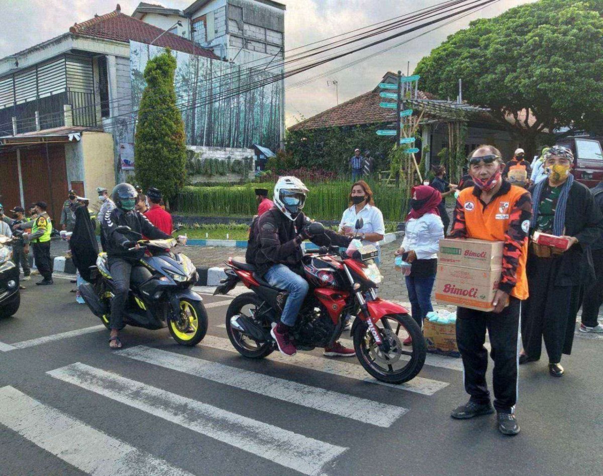 BKPB MPC PP Bersama 8 Partai dan Elemen Masyarakat, Bagikan 2.500 Takjil Gratis