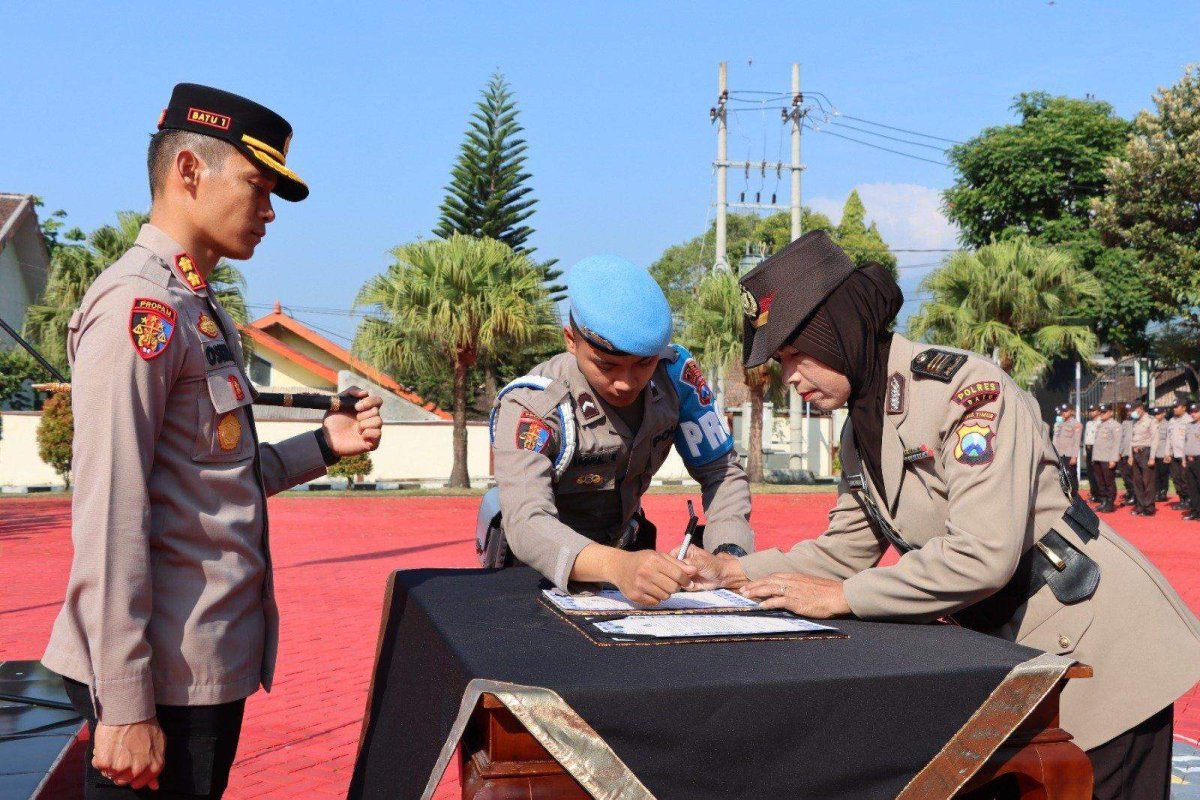 Wisuda Purna Bhakti, Kapolres Batu AKBP Oskar Pimpin Sertijab Kapolsek Batu