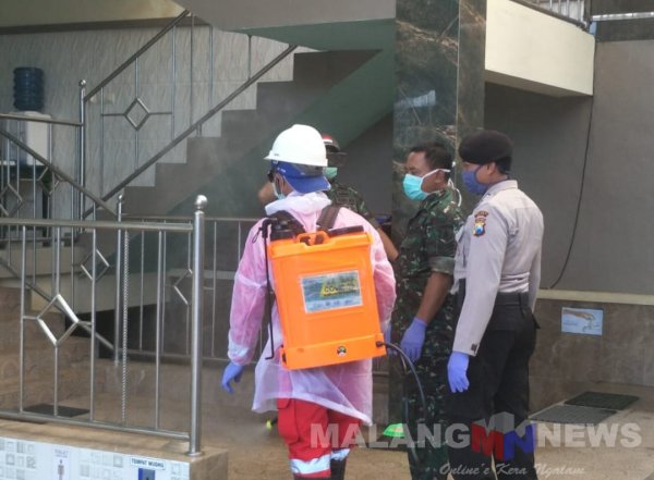 Sinergitas TNI-Polri Cegah Covid-19, Lakukan Penyeprotan Desinfektan