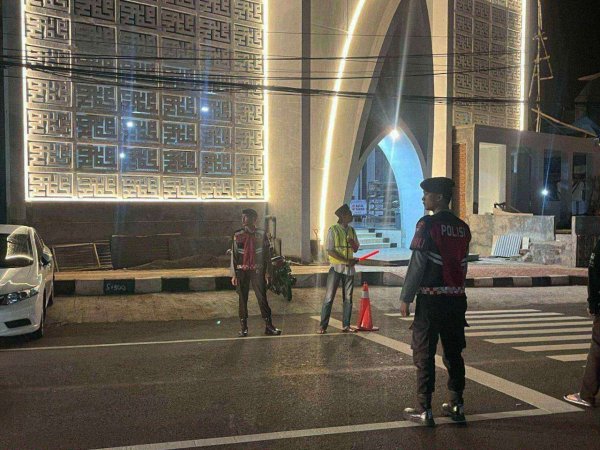 Berikan Rasa Aman Masyarakat, Polres Batu Gelar Anggota PAM Ibadah Salat Tarawih
