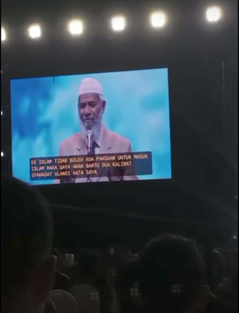 Dua Orang Jadi Muallaf, Saat Dakwah Dr. Zakir Naik di Stadion Gajayana Kota Malang