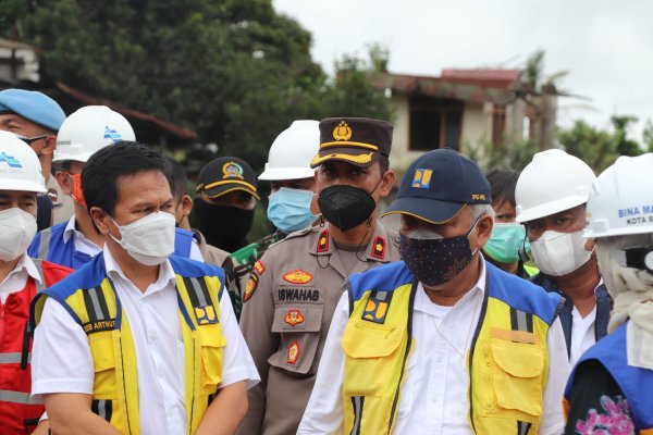 Waka Polres Batu Dampingi Menteri PUPR RI, Tinjau Lokasi Banjir Bandang dan Tanah Longsor