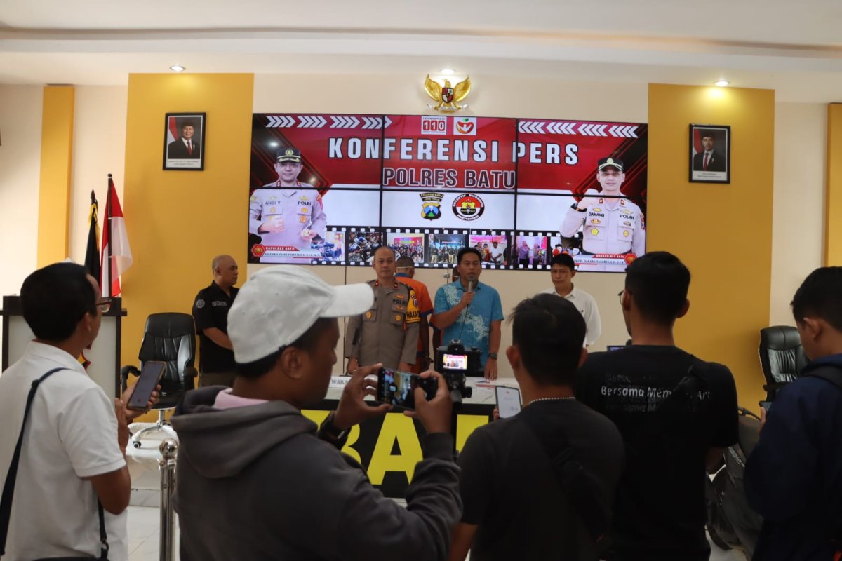 Gelar Konferensi Pers, Sat Reskrim Polres Batu Ungkap Kasus Curanmor Berhasil Amankan Dua Pelaku