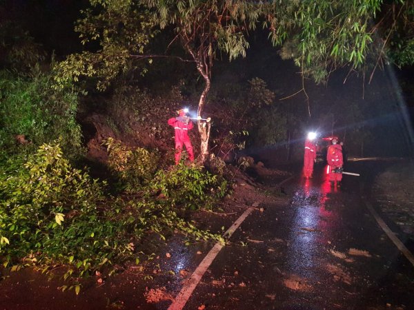 Hujan Lebat Sebabkan Longsor di Kawasan Payung Songgoriti