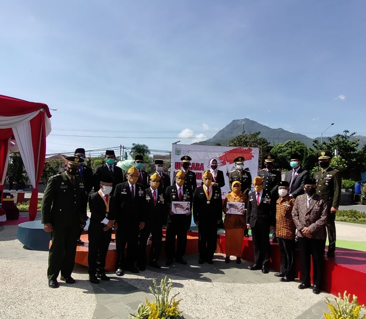 Wali Kota Batu Dewanti Rumpoko, Ajak Pemuda dan Pemudi Lawan Kebodohan