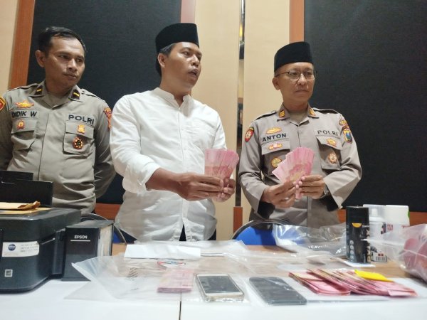 Polres Batu Berhasil Ungkap Kasus Peredaran Uang Palsu, Sekaligus Tangkap Tiga Orang Pengedar