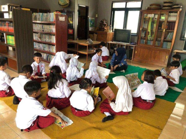Melalui Transformasi Batas Geldebujang dan Pelangi Ilmu, SDN Temas 02 Tingkatkan Kemampuan Baca Murid