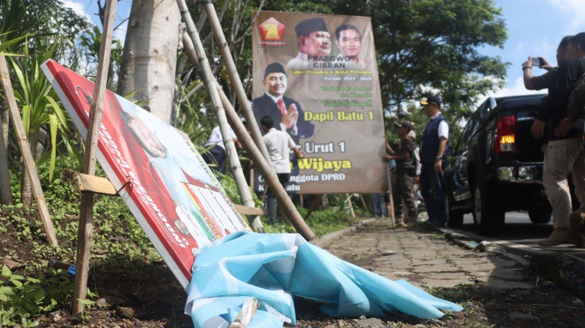 KPU Kota Batu Bersama Satpol PP dan Dishub, Terus Lakukan Penertiban APK Parpol