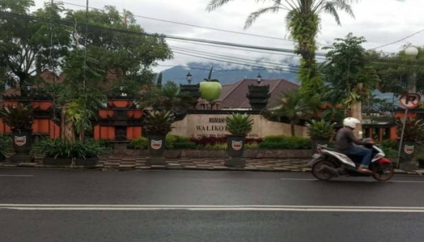 KPK Geledah Rumah Dinas Wali Kota Batu dan Toko Miras “Nusantara”