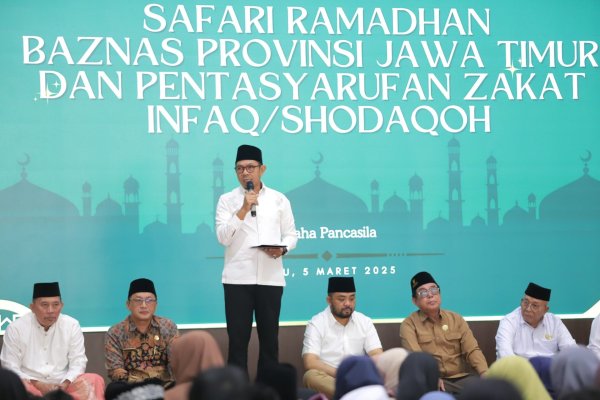 Wali Kota Batu, Nurochman dan Wakil Wali Kota Batu, Heli Suyanto Hadiri Safari Ramadan dan Pentasyarufan Zakat Baznas Provinsi Jatim