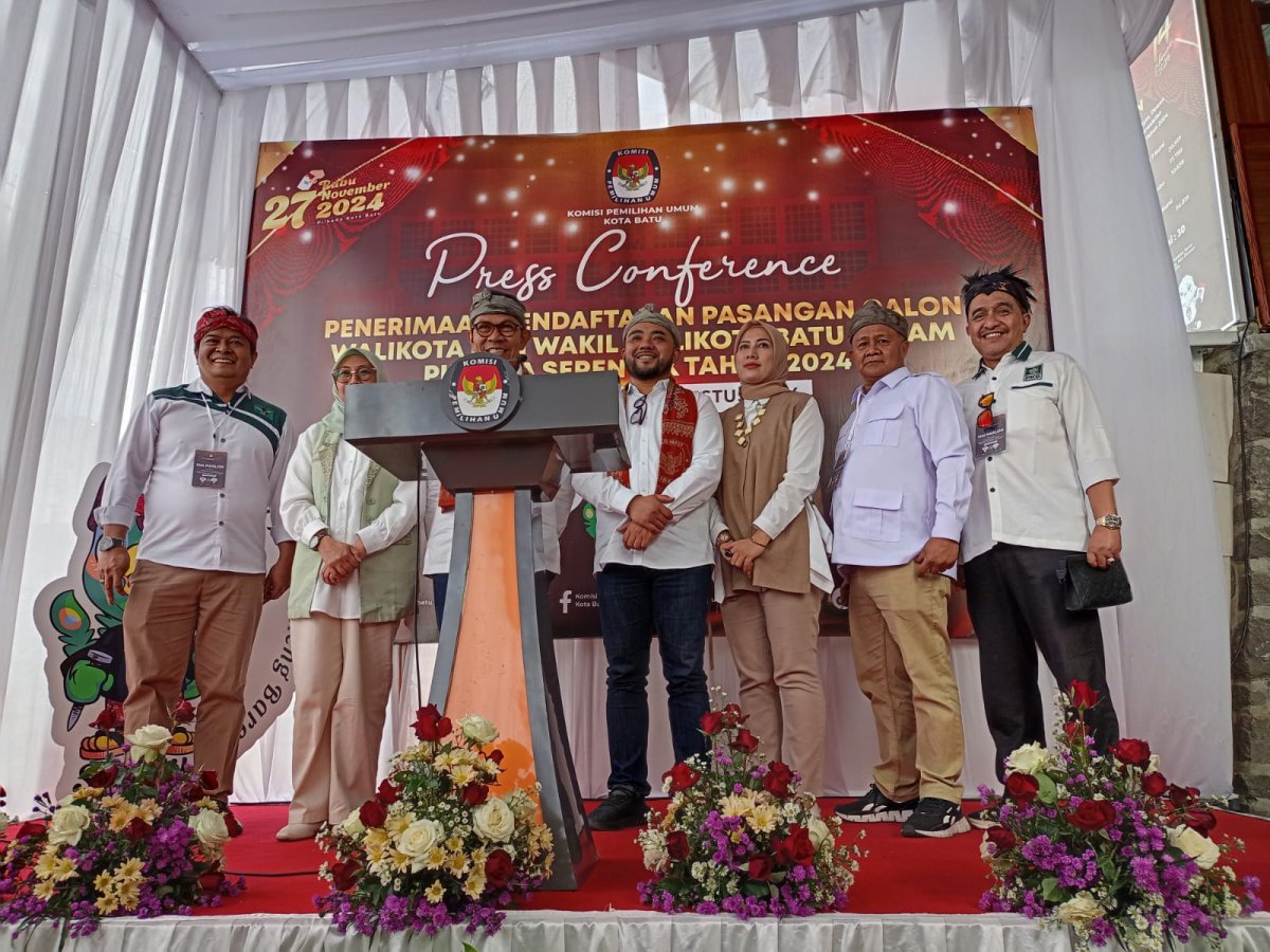 Cak Nur dan Mas Heli Daftar ke KPU Kota Batu, Berkas Dinyatakan Sudah Lengkap