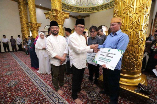 Safari Ramadan, Wali Kota Batu, Nurochman dan Wakil Wali Kota Batu, Heli Suyanto Silaturahim dengan Warga Desa Sumberbrantas