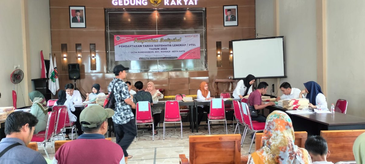 BPN Kota Batu Bagikan 200 Sertifikat Tanah Program PTSL Tahun 2023 di Desa Pandanrejo  