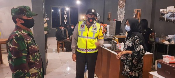 Operasi Yustisi Polsek Ngantang Sasar Cafe, Ini Hasilnya