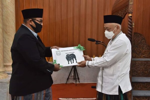 Bupati Malang Sanusi, Salurkan Hewan Kurban Kepada Takmir Masjid