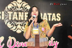 Multi Talenta, Siti Jumaidah “Kodew Ngalam” Model Sekaligus Penyanyi