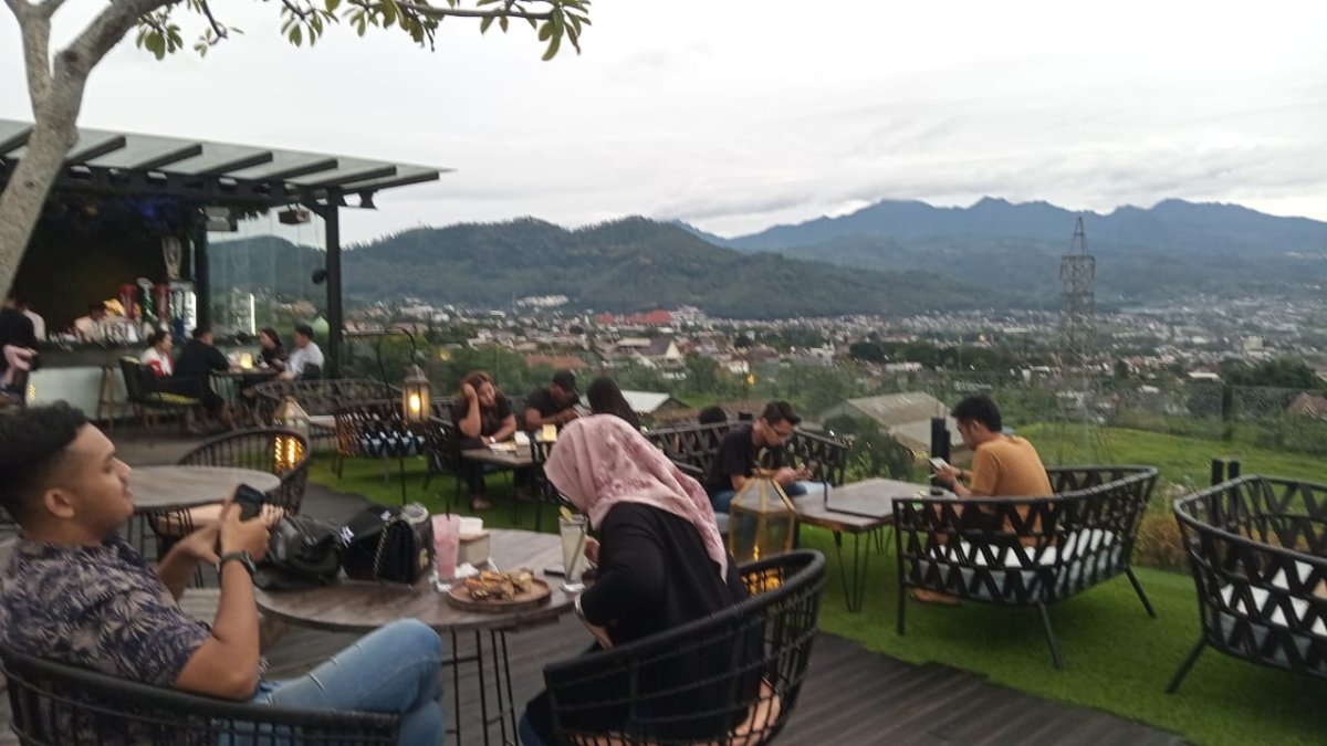 Tawarkan View Alam Pegunungan, The Batu & Villas Gelar Iftar On The Sky
