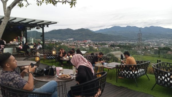 Tawarkan View Alam Pegunungan, The Batu & Villas Gelar Iftar On The Sky