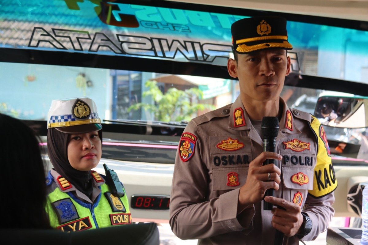 Kapolres Batu AKBP Oskar Berikan Layanan Balik Mudik Gratis Tujuan Jakarta