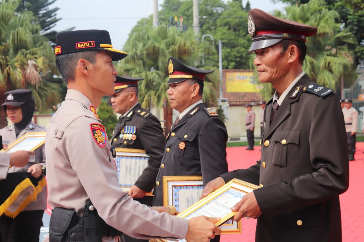 Masuki Masa Purna, Polres Batu Gelar Upacara Wisuda Purna Bhakti Personil