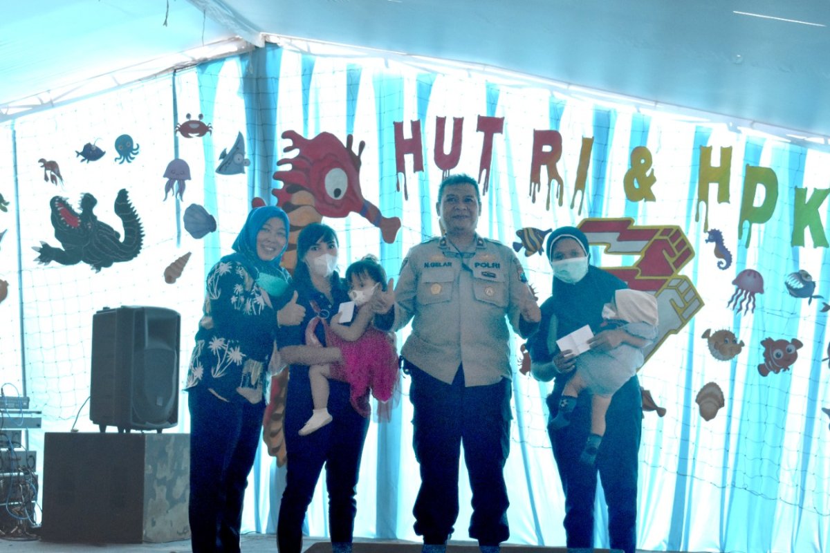 Kapolsek Sukun Polresta Malang Kota, Beri Bantuan Anak Warga Binaan Lapas Perempuan Kelas ll A