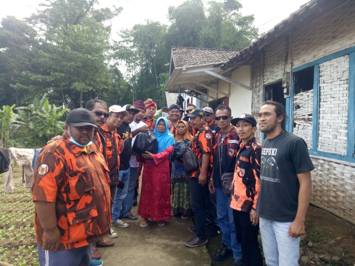 Agenda Rutin Jumat Berkah, PAC PP Kecamatan Pujon Salurkan Bantuan Berupa Sembako