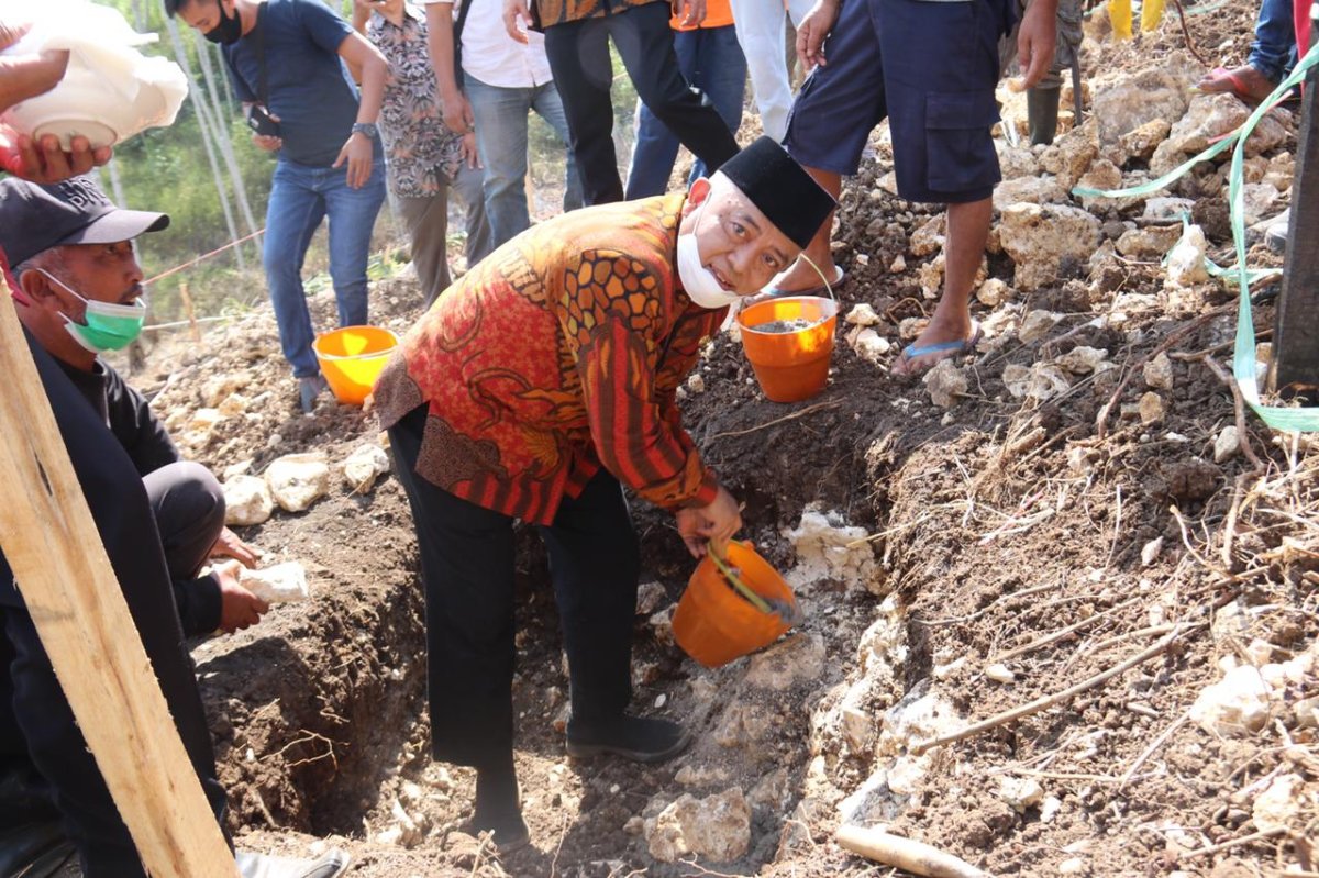 Bupati Malang Sanusi, Lakukan Peletakan Batu Pertama Pembangunan Ponpes Fastabiqu Khoirot