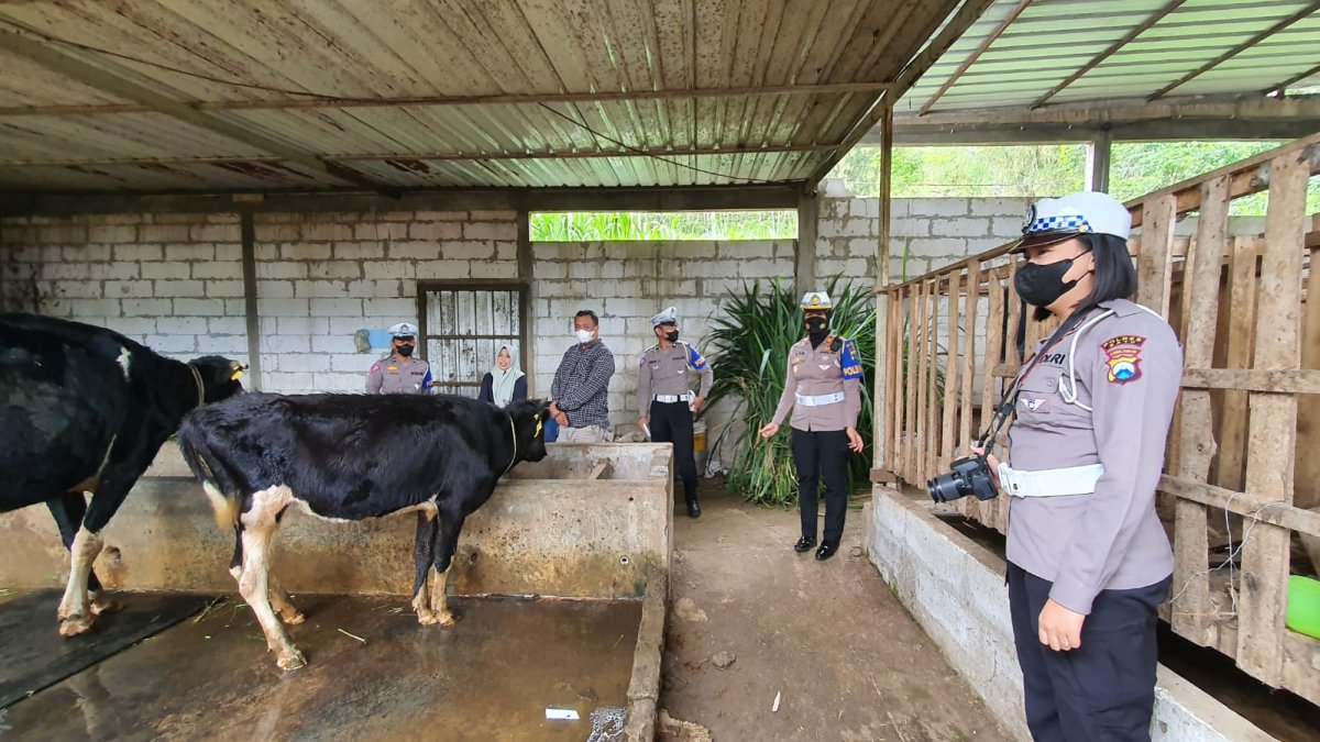 Sat Lantas Polres Batu Gencarkan Polbindes ke Desa, Sosialisasikan Kepada Masyarakat