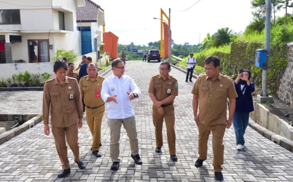 Pj. Wali Kota Batu, Aries Tinjau Perumahan Dinas Veteran, Kadis PDKP, Bangun Harapkan Dapat Dimanfaatkan dengan Baik