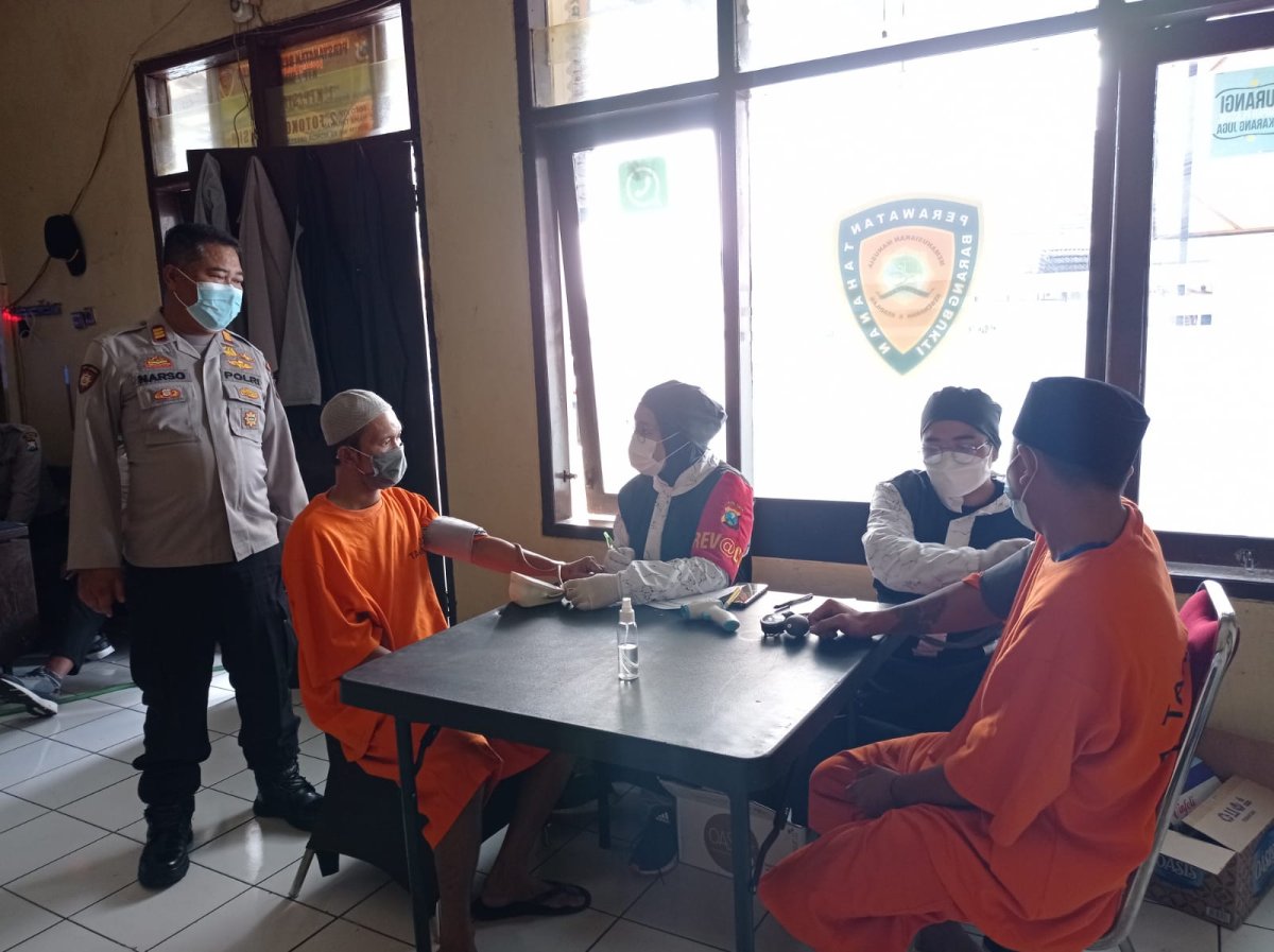 Percepat Herd Immunity, Sat Tahti Polresta Malang Kota Vaksin 40 Tahanan