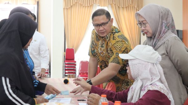 Operasi Pasar Hari Kedua, Pj. Wali Kota Batu Dr. Aries: Upaya Pemerintah Jaga Stabilitas Harga Pangan dan Pastikan Ketersediaan