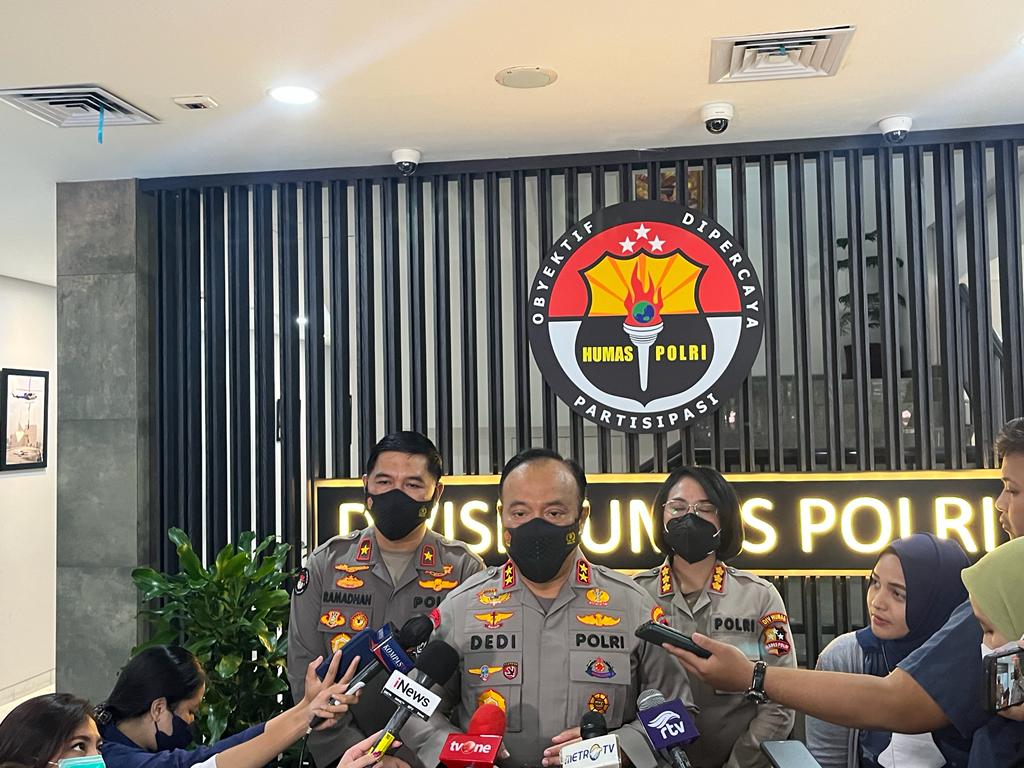 Kerahkan Tim DVI, Polri Gerak Cepat Berikan Pertolongan Korban Kerusuhan Laga Arema vs Persebaya