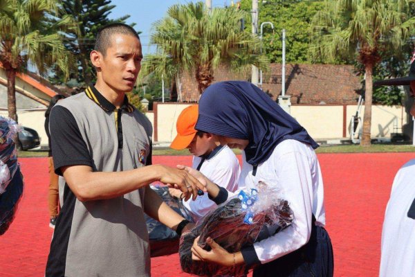 Raih Juara The Best Team Work, Kapolres Batu AKBP Oskar Beri Apresiasi dan Tali Asih Pocil