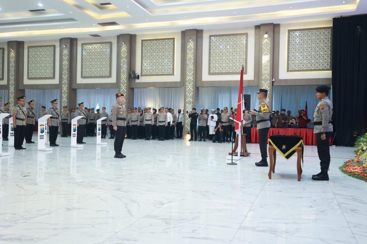 Kapolda Jatim Irjen. Pol Imam Sugianto, Pimpin Sertijab Pejabat Polda dan Kapolres Jajaran Polda Jatim