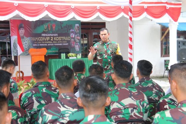 Pangdivif 2 Kostrad Mayjen TNI Syafril Kunjungi Satgas Yonarmed 1 Kostrad di Provinsi Maluku