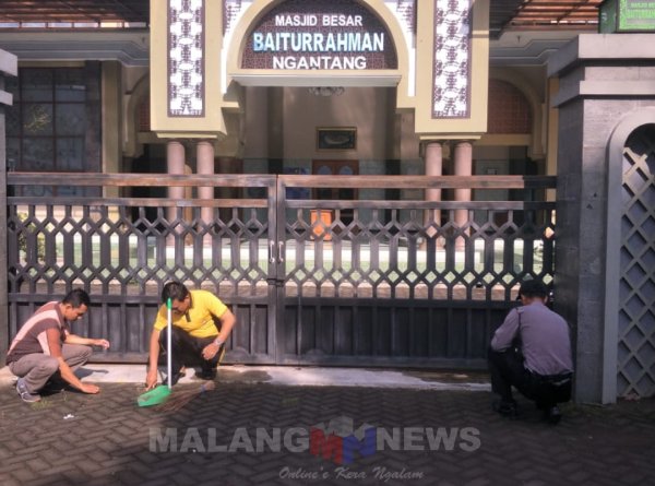 Tangkal “Virus Corona” Ini Hari kedua Kerja Bakti di Polsek Ngantang