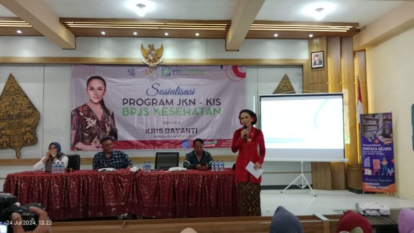 Anggota Komisi lX DPR RI Kris Dayanti Gelar Sosialisasi Program JKN-KIS BPJS Kesehatan di Desa Sumberbrantas