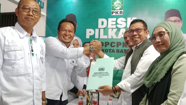 Kendarai Vespa, Cak Nur Bacawali Kota Batu 2024 Kembalikan Berkas ke DPC PKB