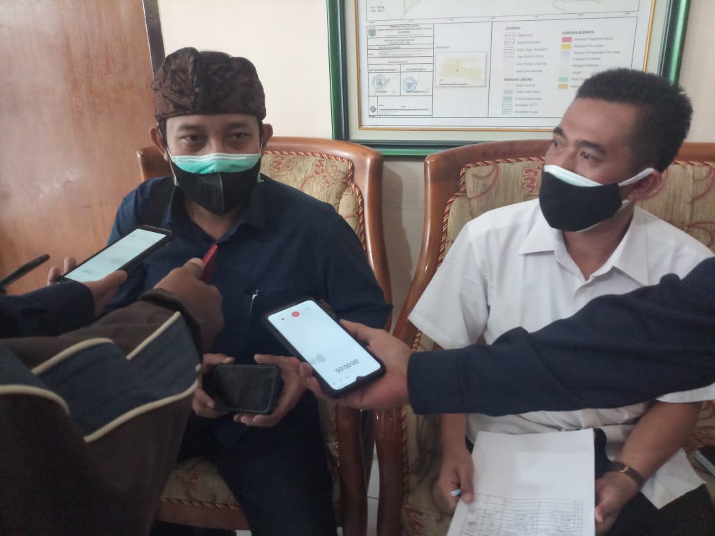 Tim LBH Malang dan Kades Pesanggrahan, Mediasi Sengketa Tanah Warga