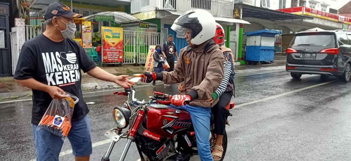 Lagi! YUA Jatim Terus Bagikan Masker Gratis, di Tengah Covid-19