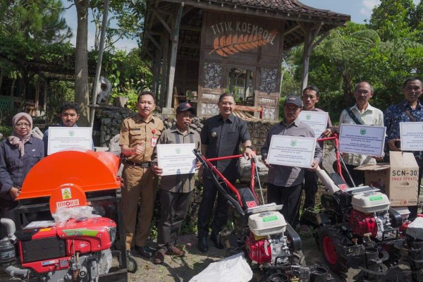 Pj. Wali Kota Batu Berikan Bantuan Alsinta kepada Gapoktan