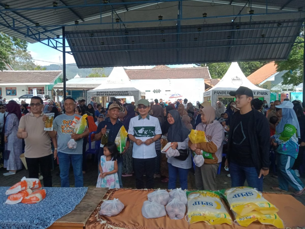 Sediakan 5000 Paket Sembako, DPR RI Fraksi PKB Gelar Pasar Murah di Desa Pesanggrahan