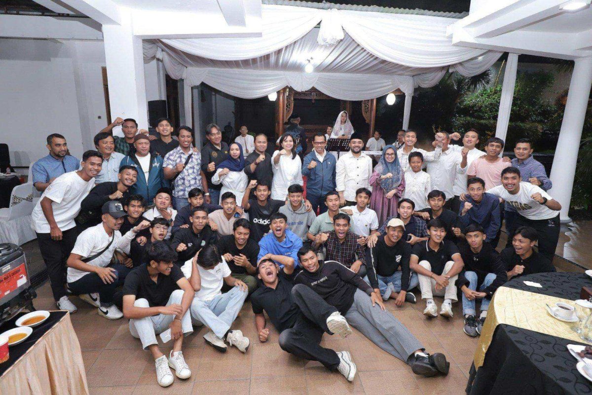 Wali Kota Batu, Nurochman dan Wakil Wali Kota Batu, Heli Suyanto Silaturahmi dengan Persikoba dan PNS Alun-Alun