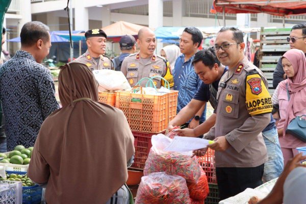 Kapolres Batu dan Diskoperindag Gelar Sidak Bapokting, Jelang Ramadan di Pasar Induk Among Tani