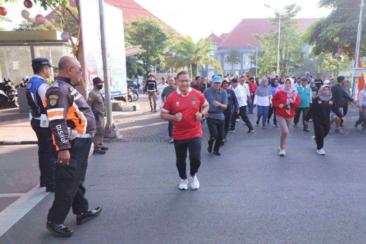 Peringati Hari Lahir Pancasila, Pj. Wali Kota Batu Aries Ikuti Jalan Sehat dan Senam Bersama