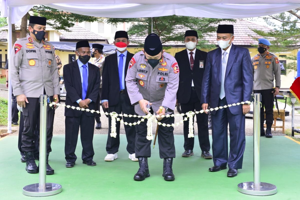 Kapolri Resmikan Gedung Baru Ponpes Assalam, Sekaligus Tinjau Vaksinasi se-Jawa Barat
